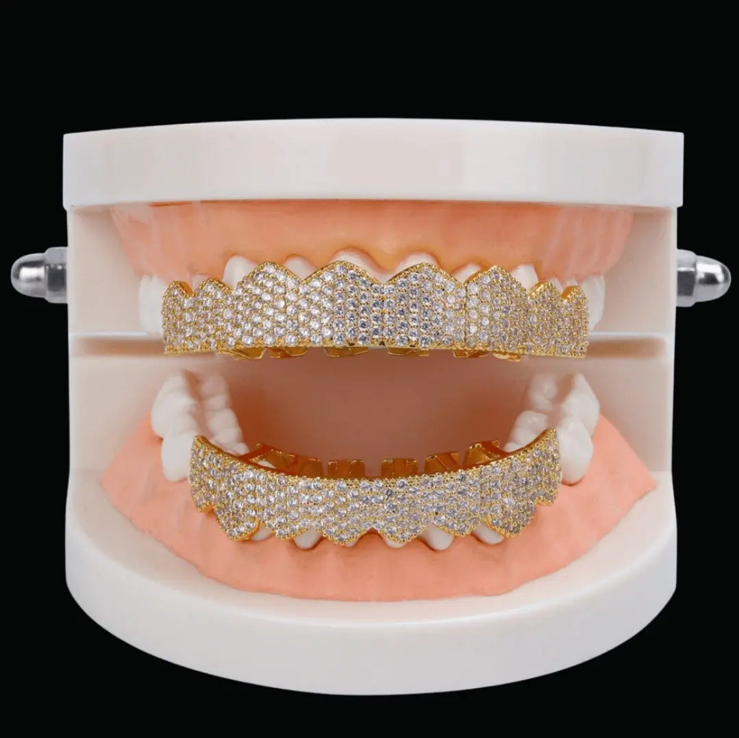 8 Teeth Fang Mouth Iced Out Grillz